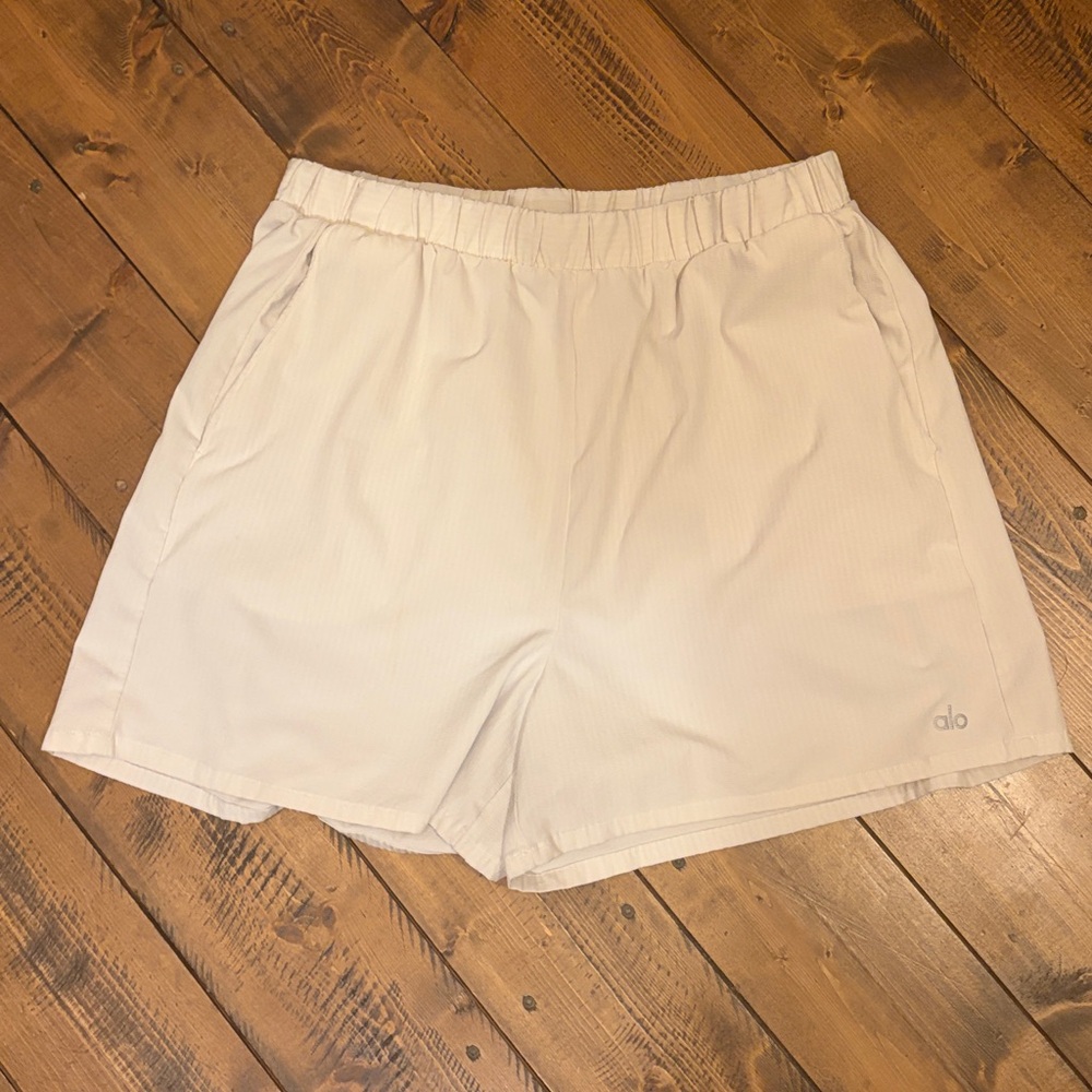 Alo Women's XL Cream Shorts
